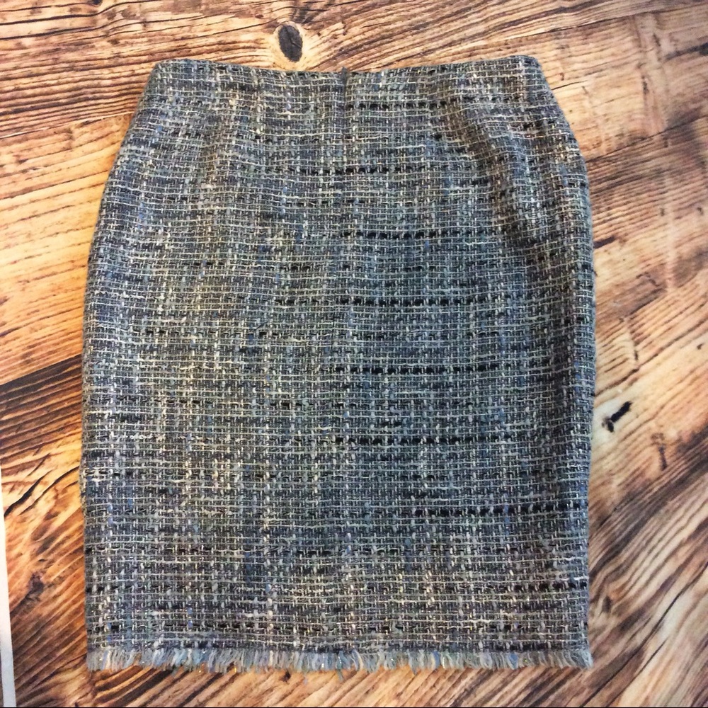 Highly Textured Fringed Boucle Tweed Skirt - Picture 2 of 6